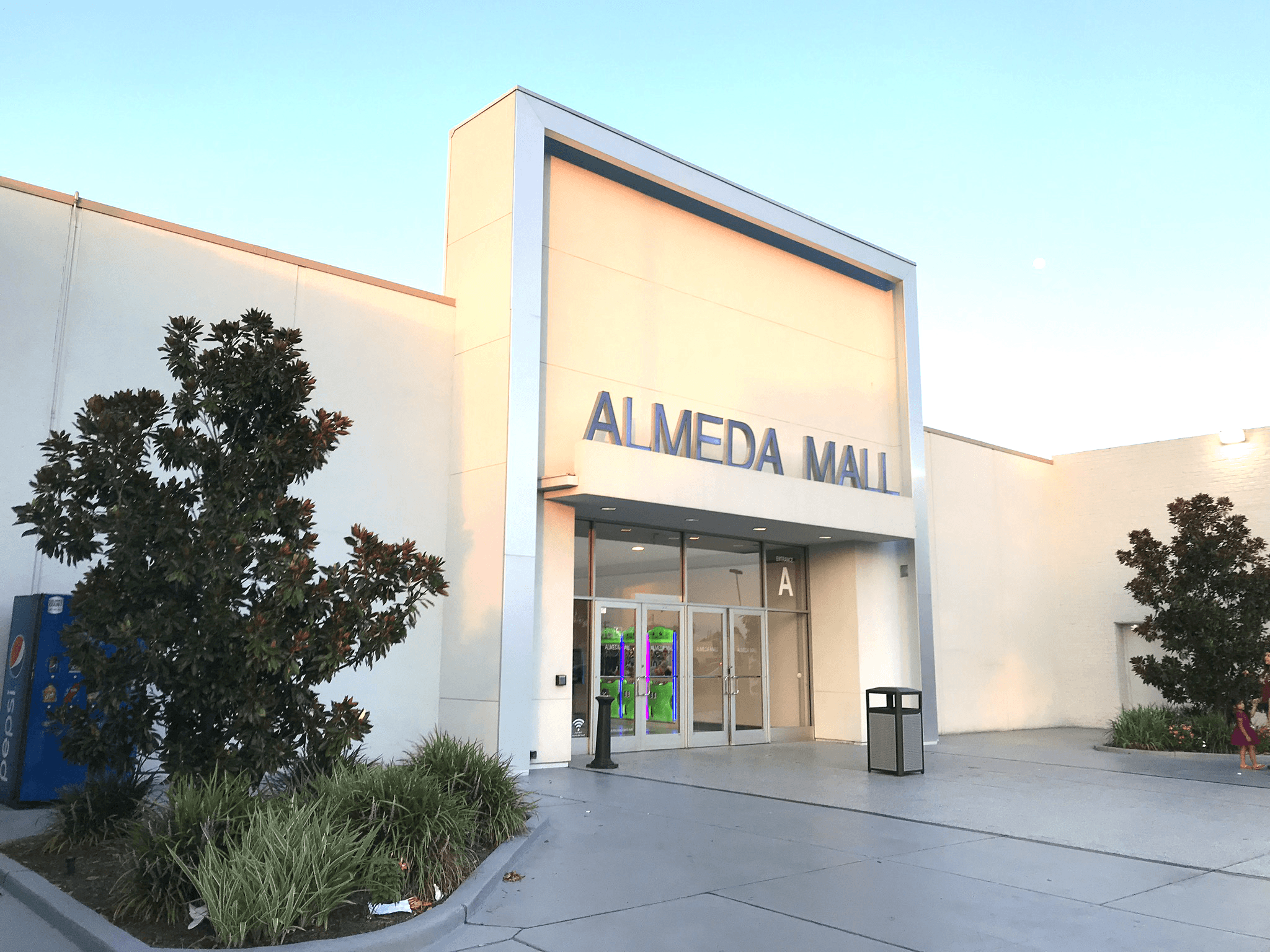 Almeda Mall location